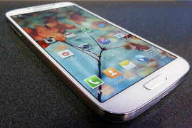 Samsung Galaxy S4 shitet ose nderrohet me Iphone5
