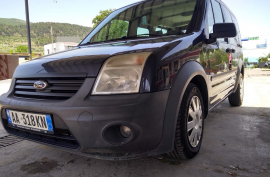 Vehicles for sale in very good condition, as the photos show