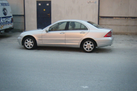 Makine e perdorur per t'u shitur. Mercedes Benc C-Class 2004. Cmimi 5300 euro.